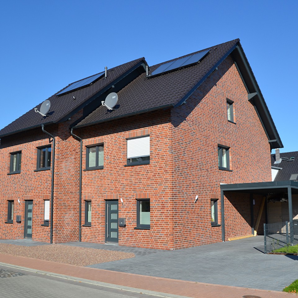 Doppelhaus mit klassicher Klinkerfassade
